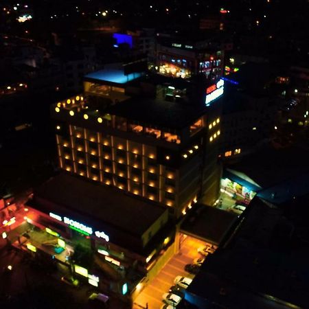 Hotel Blossoms Tiruchirappalli Экстерьер фото