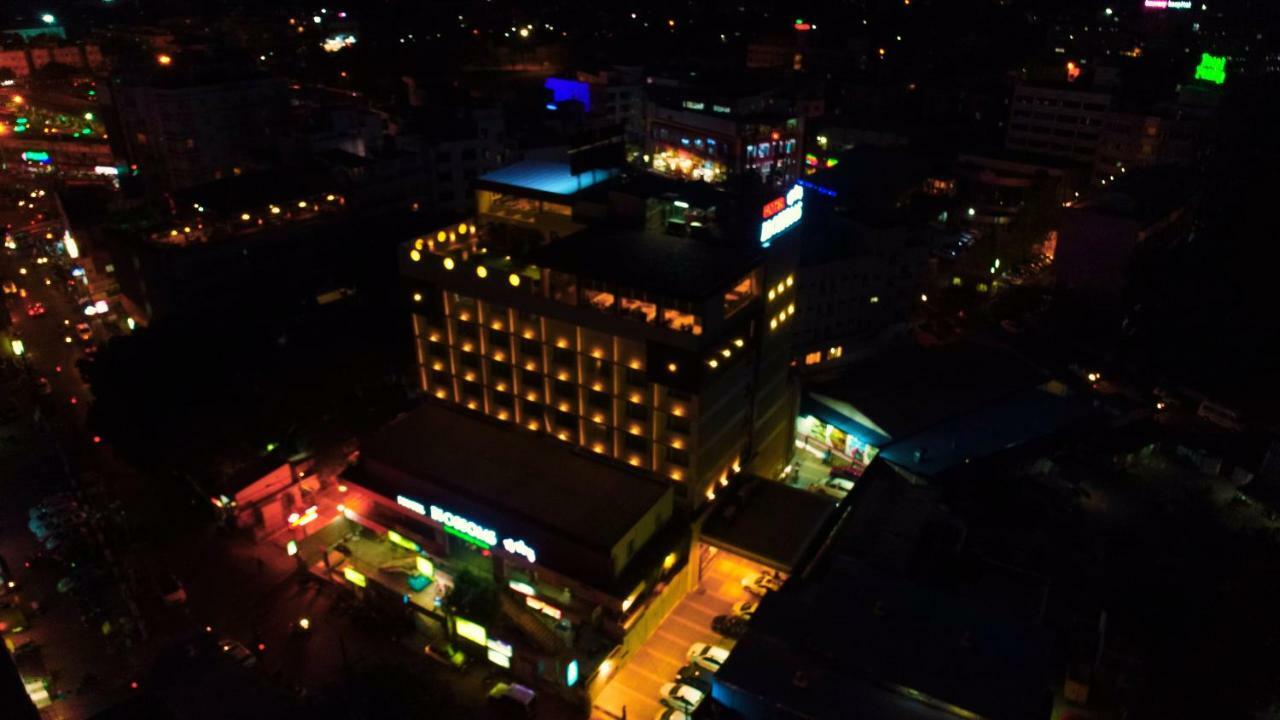 Hotel Blossoms Tiruchirappalli Экстерьер фото